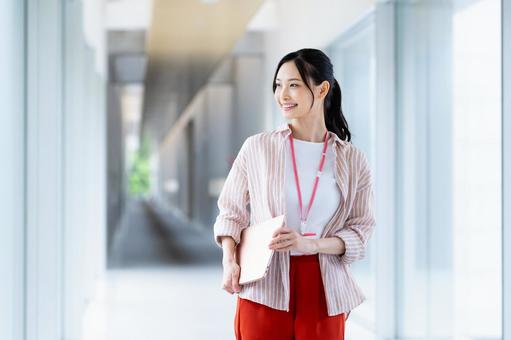 オフィスでの作業風景